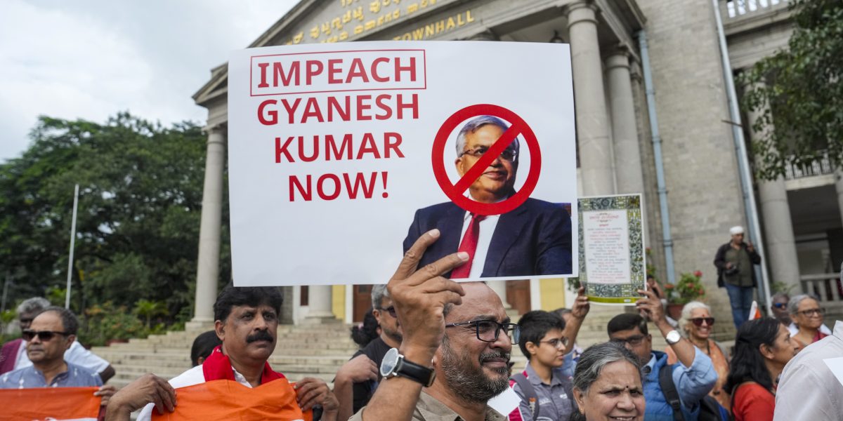 Activists demand the resignation of Chief Election Commissioner Gyanesh Kumar over the Special Intensive Revision of electoral rolls, in Bengaluru, October 23, 2026. Photo: PTI/Shailendra Bhojak
