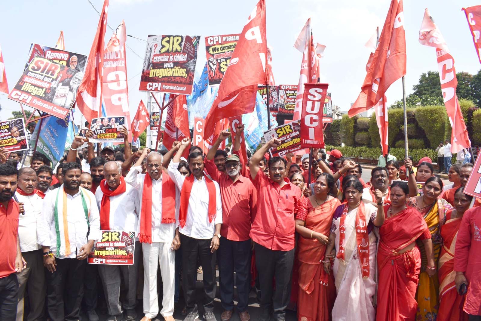INDIA Bloc Demands CEC Resignation: Chalo Lok Bhavan Tense